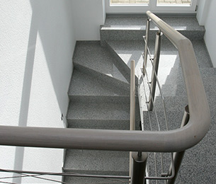 Лестница из полированного гранита G603
