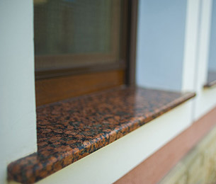 Подоконник из гранита Baltic Brown