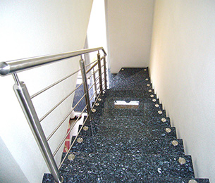 Лестница из полированного гранита Blue Pearl